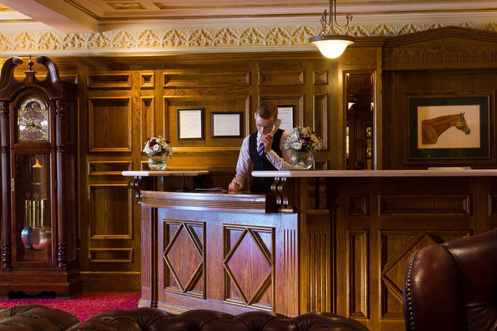 Meadow Court Hotel Loughrea Extérieur photo