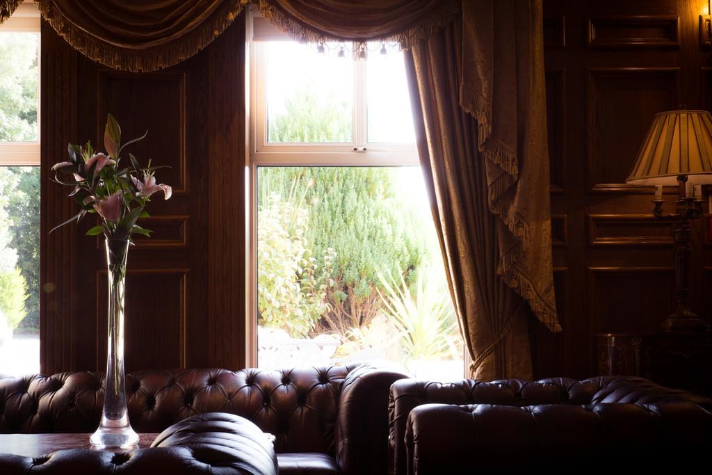 Meadow Court Hotel Loughrea Extérieur photo