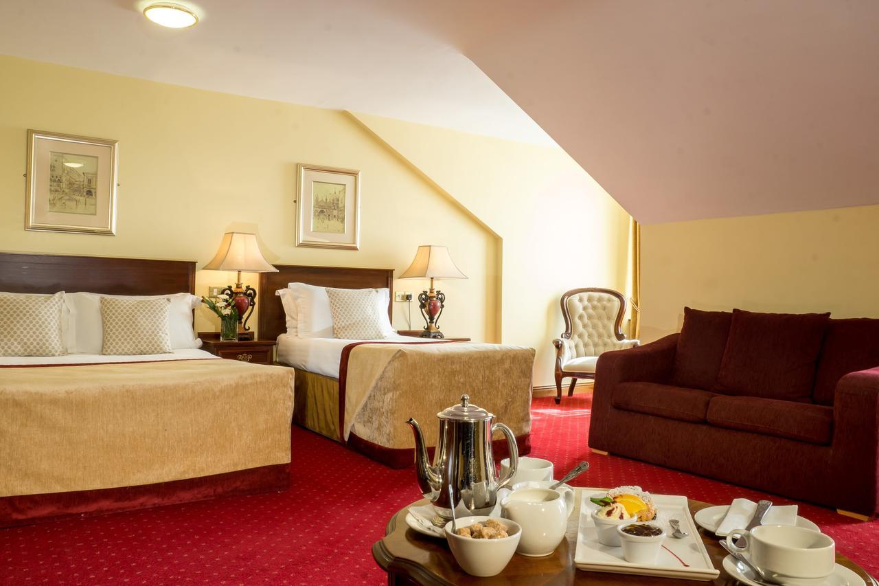 Meadow Court Hotel Loughrea Extérieur photo